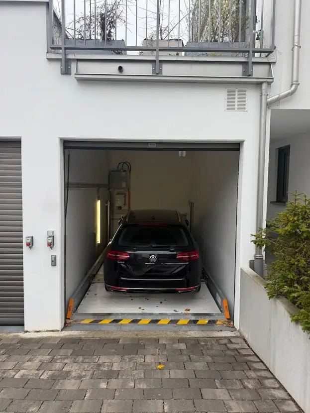 Garage mit Duplex-Stellplatz